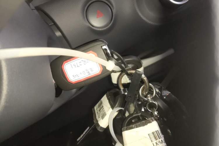 Used Wuling Zhiguang New Energy 2025 Model 305km Ambitious Edition Vehicle Key