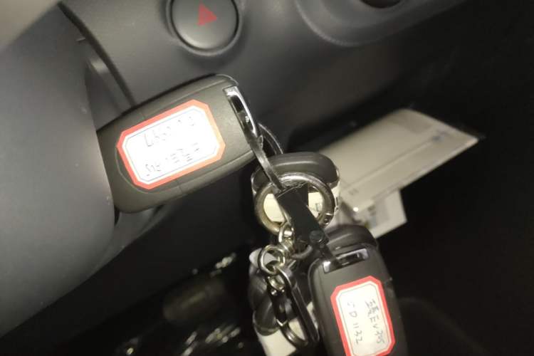 Used Wuling Zhiguang New Energy 2025 Model 305km Ambitious Edition Vehicle Key