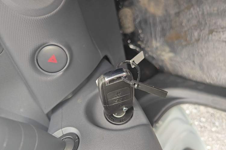 Used Wuling Zhiguang New Energy 2025 Model 305km Ambitious Edition Vehicle Key