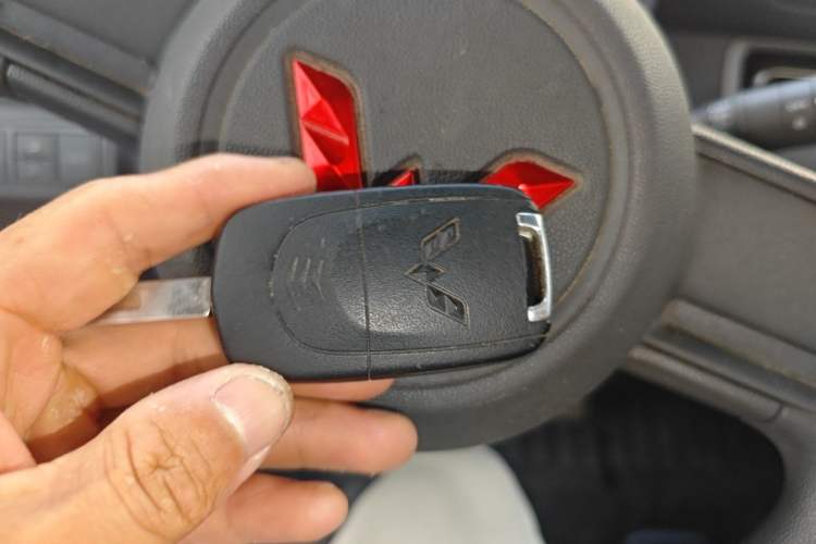 Used Wuling Zhiguang New Energy 2025 Model 305km Ambitious Edition Vehicle Key
