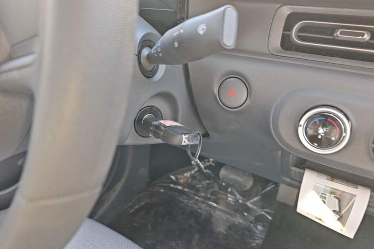Used Wuling Zhiguang New Energy 2025 Model 305km Ambitious Edition Vehicle Key