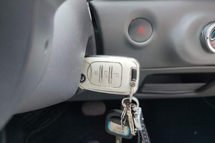 Used Wuling Zhiguang New Energy 2025 Comfort Model Vehicle Key