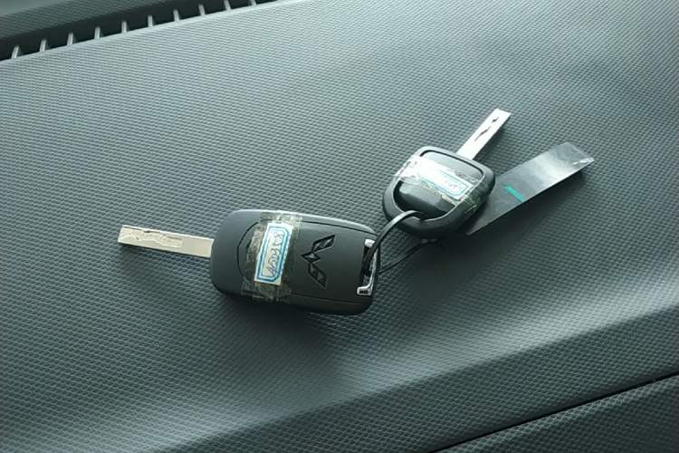 Used Wuling Zhiguang New Energy 2025 Model 305km Ambitious Edition Vehicle Key