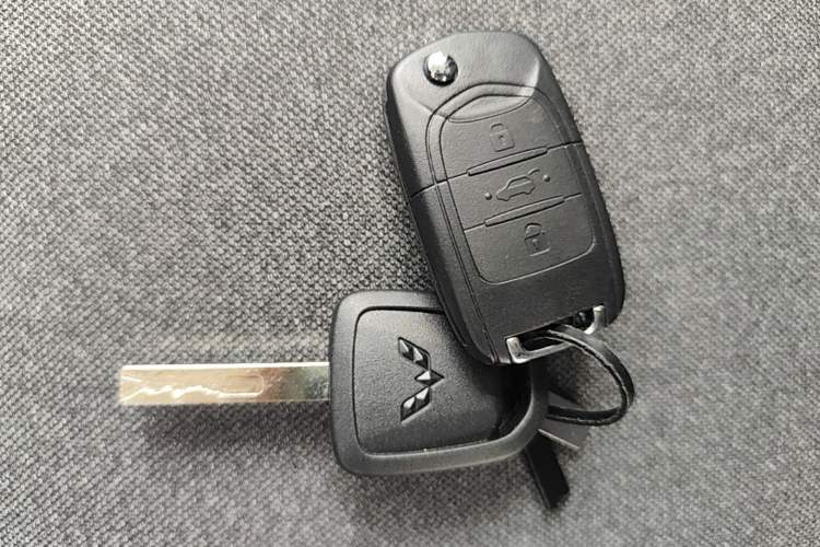 Used Wuling Zhiguang New Energy 2025 Model 305km Ambitious Edition Vehicle Key