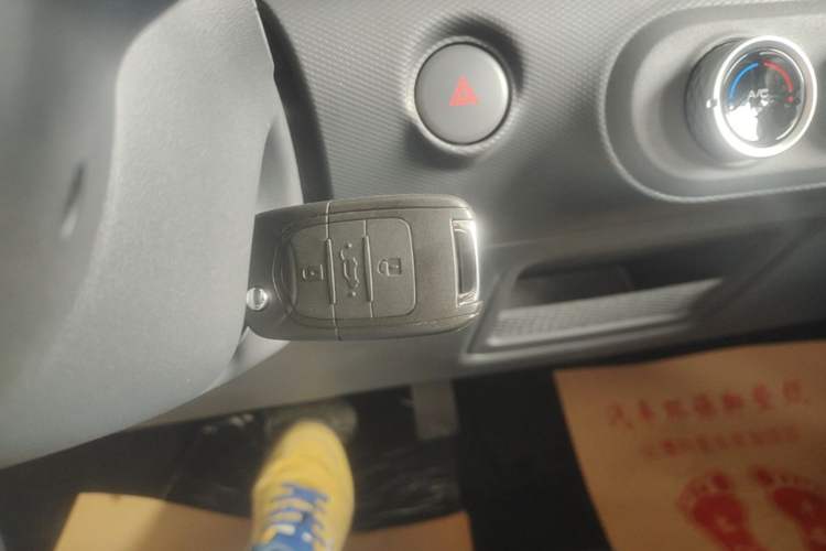 Used Wuling Zhiguang New Energy 2025 Standard Model Vehicle Key
