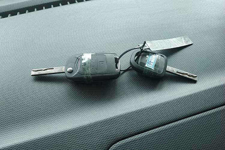 Used Wuling Zhiguang New Energy 2025 Model 305km Ambitious Edition Vehicle Key