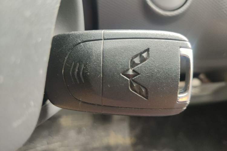 Used Wuling Zhiguang New Energy 2025 Standard Model Vehicle Key