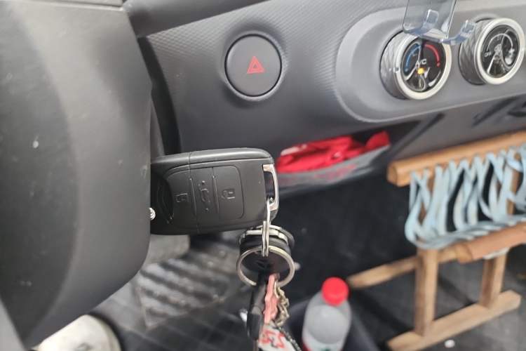 Used Wuling Zhiguang New Energy 2025 Model 305km Ambitious Edition Vehicle Key