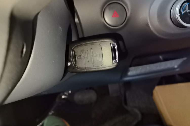 Used Wuling Zhiguang New Energy 2025 Model 305km Ambitious Edition Vehicle Key