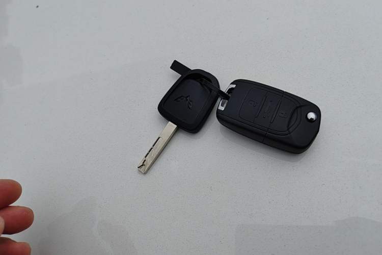Used Wuling Zhiguang New Energy 2025 Model 305km Ambitious Edition Vehicle Key
