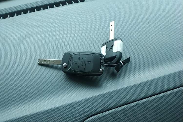 Used Wuling Zhiguang New Energy 2025 Model 305km Ambitious Edition Vehicle Key