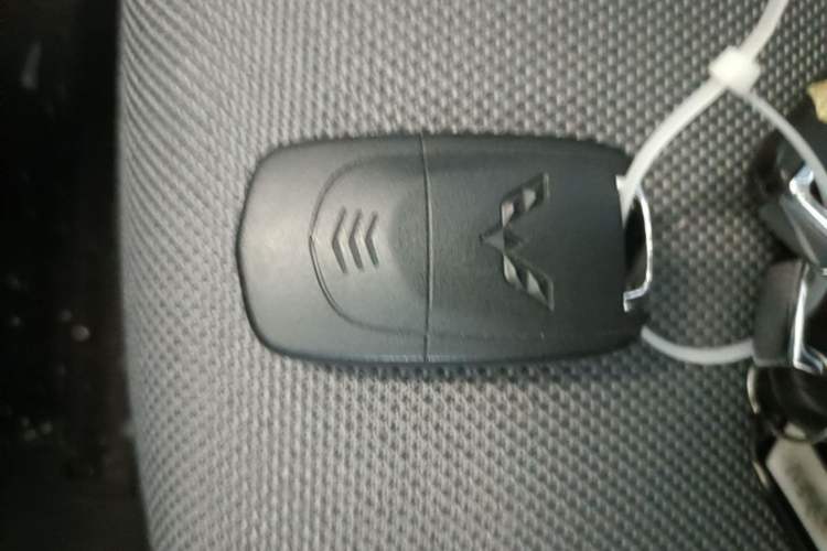 Used Wuling Zhiguang New Energy 2025 Comfort Model Vehicle Key