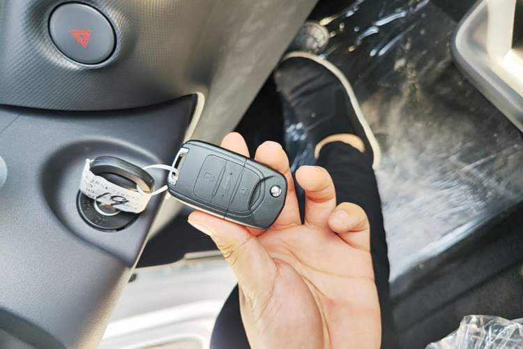 Used Wuling Zhiguang New Energy 2025 Standard Model Vehicle Key