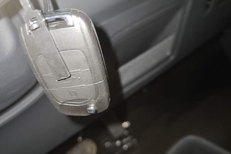 Used Wuling Zhiguang New Energy 2025 Model 305km Ambitious Edition Vehicle Key