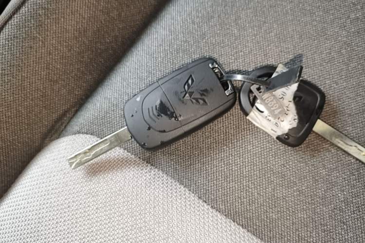 Used Wuling Zhiguang New Energy 2025 Model 305km Ambitious Edition Vehicle Key