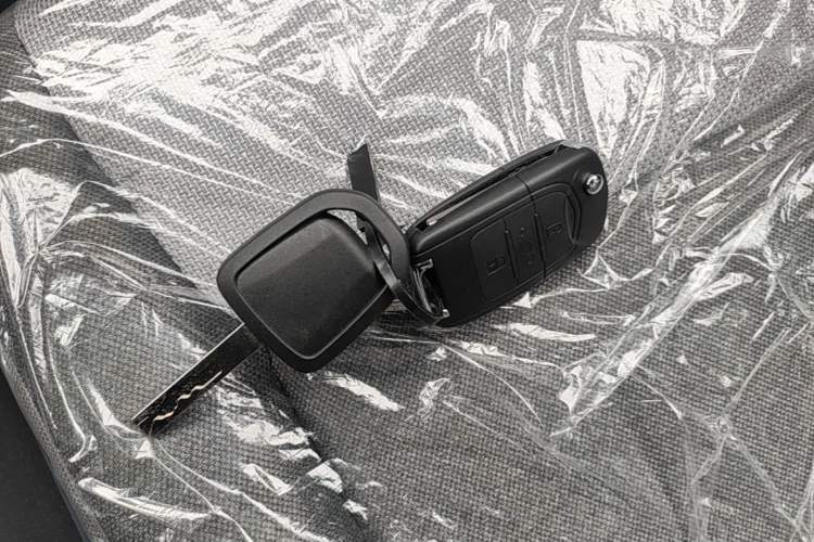 Used Wuling Zhiguang New Energy 2025 Model 305km Ambitious Edition Vehicle Key