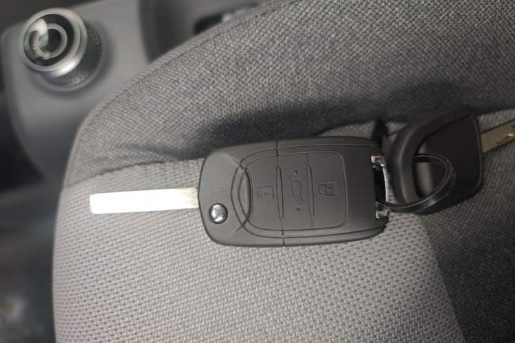 Used Wuling Zhiguang New Energy 2025 Model 305km Ambitious Edition Vehicle Key