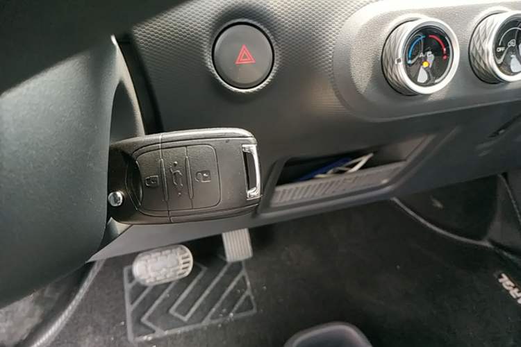 Used Wuling Zhiguang New Energy 2025 Model 305km Ambitious Edition Vehicle Key