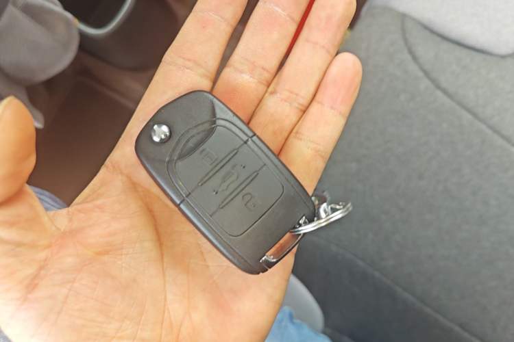 Used Wuling Zhiguang New Energy 2025 Model 305km Ambitious Edition Vehicle Key