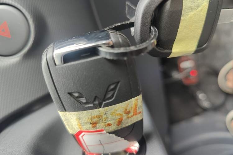 Used Wuling Zhiguang New Energy 2025 Model 305km Ambitious Edition Vehicle Key