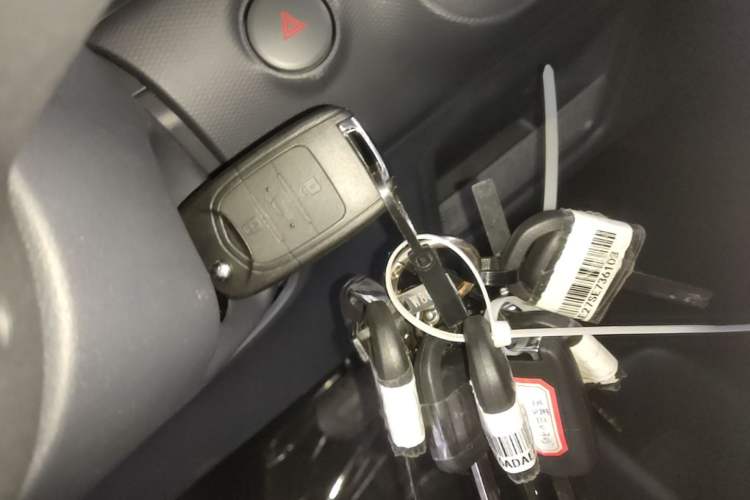Used Wuling Zhiguang New Energy 2025 Model 305km Ambitious Edition Vehicle Key
