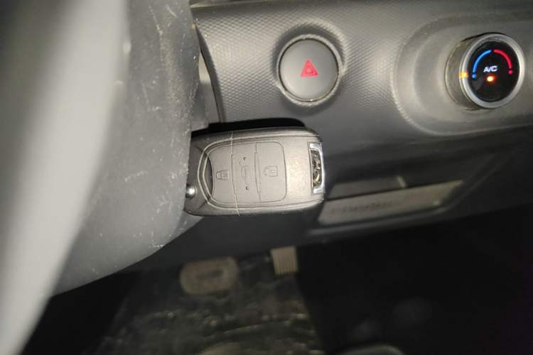 Used Wuling Zhiguang New Energy 2025 Comfort Model Vehicle Key