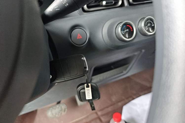 Used Wuling Zhiguang New Energy 2025 Model 305km Ambitious Edition Vehicle Key