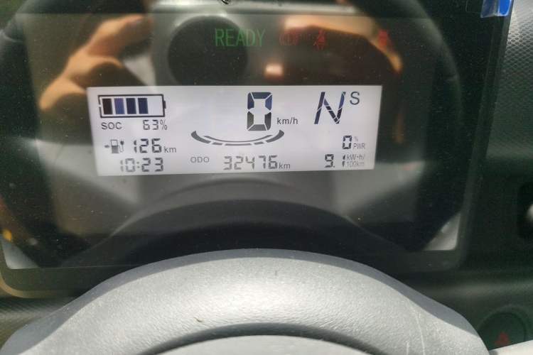 Used Wuling Zhiguang New Energy 2025 Comfort Model Odometer Close Up