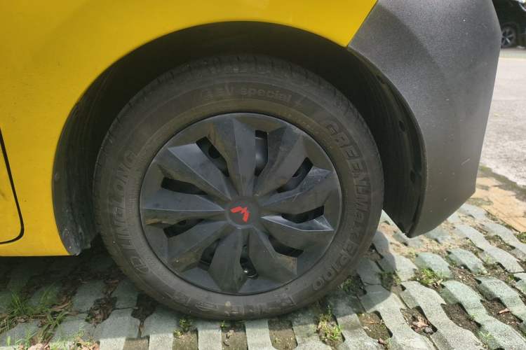 Used Wuling Zhiguang New Energy 2025 Comfort Model Right Front Wheel Hub