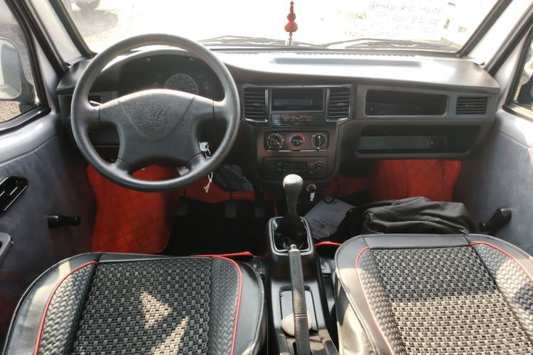 Used Wuling Zhiguang Small Truck 2023 1.5L Double-Cab LAR Center Console