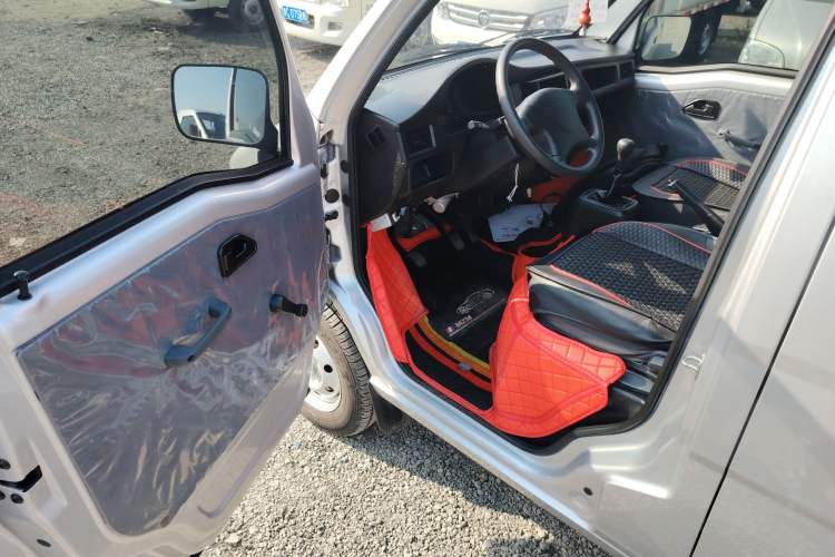 Used Wuling Zhiguang Small Truck 2023 1.5L Double-Cab LAR Driver Seat