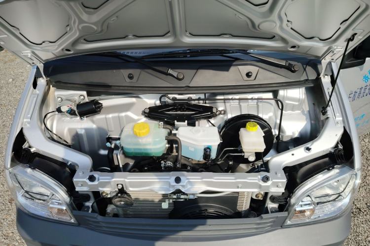 Used Wuling Zhiguang Small Truck 2023 1.5L Double-Cab LAR Engine Bay