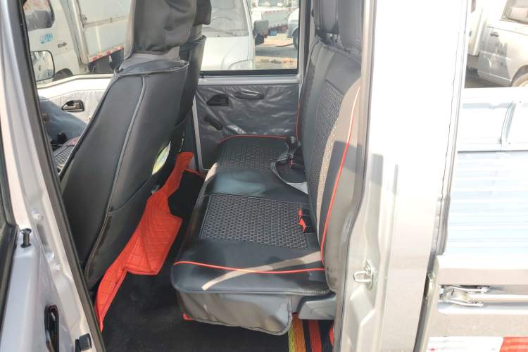 Used Wuling Zhiguang Small Truck 2023 1.5L Double-Cab LAR Left Rear Seat
