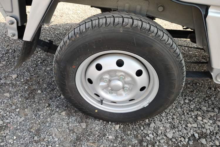 Used Wuling Zhiguang Small Truck 2023 1.5L Double-Cab LAR Right Rear Wheel Hub
