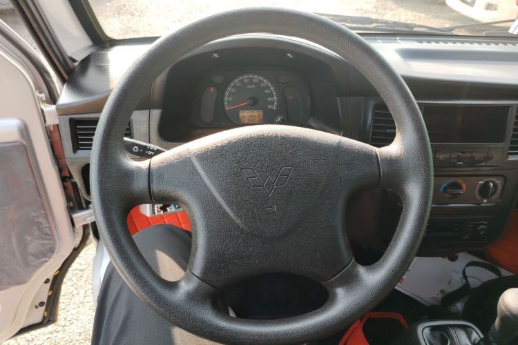 Used Wuling Zhiguang Small Truck 2023 1.5L Double-Cab LAR Steering Wheel