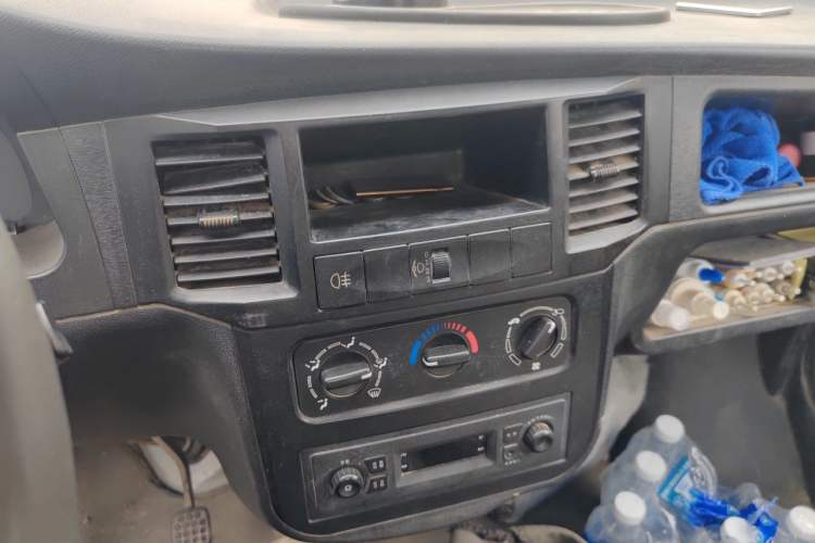 Used Wuling Zhiguang Small Truck 2016 1.2L Single-Row LSI Audio And AC Panel
