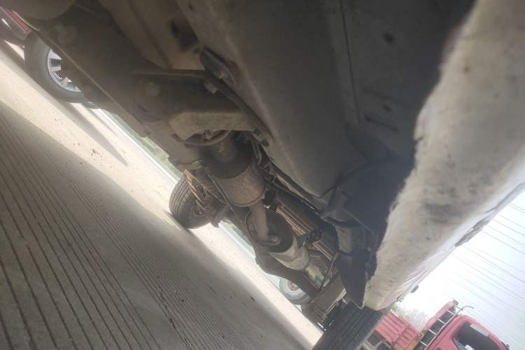 Used Wuling Zhiguang Small Truck 2016 1.2L Double-Cab LSI Chassis Front Left