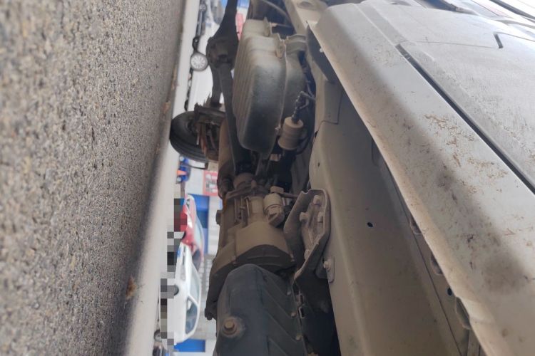 Used Wuling Zhiguang Small Truck 2016 1.2L Single-Row LSI Chassis Front Right