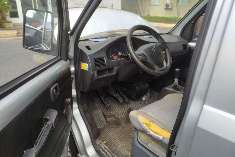 Used Wuling Zhiguang Small Truck 2016 1.2L Single-Row LSI Driver Seat