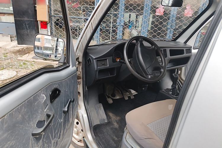 Used Wuling Zhiguang Small Truck 2016 1.2L Single-Row LSI Driver Seat
