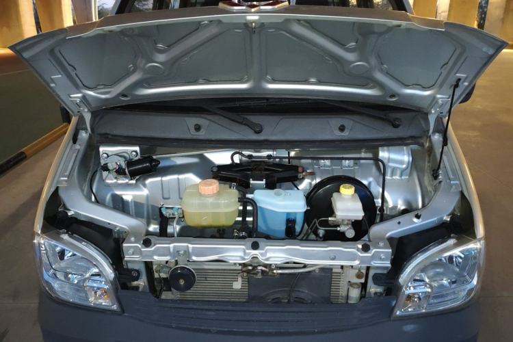 Used Wuling Zhiguang Small Truck 2016 1.2L Double-Cab LSI Engine Bay