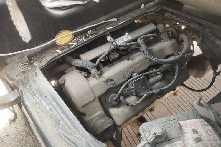 Used Wuling Zhiguang Small Truck 2016 1.2L Double-Cab LSI Engine Bay Left