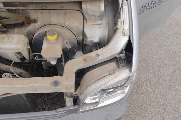 Used Wuling Zhiguang Small Truck 2016 1.2L Single-Row LSI Engine Bay Left