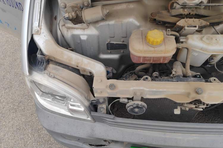 Used Wuling Zhiguang Small Truck 2016 1.2L Single-Row LSI Engine Bay Right