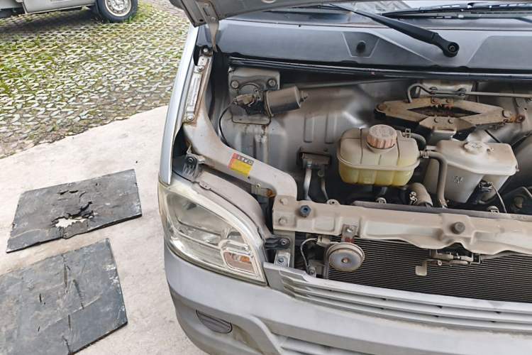 Used Wuling Zhiguang Small Truck 2016 1.2L Single-Row LSI Engine Bay Right