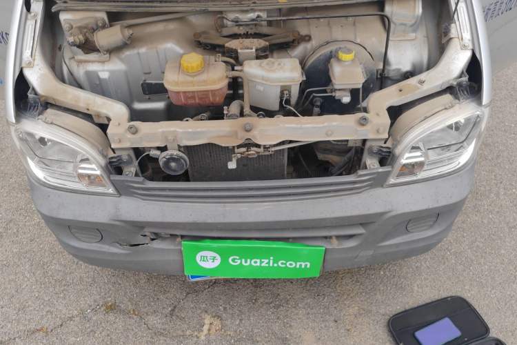 Used Wuling Zhiguang Small Truck 2016 1.2L Single-Row LSI Engine Bay