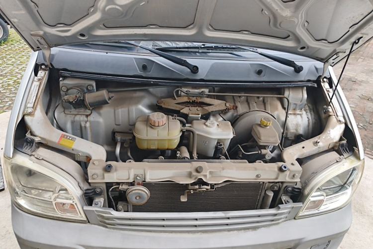 Used Wuling Zhiguang Small Truck 2016 1.2L Single-Row LSI Engine Bay