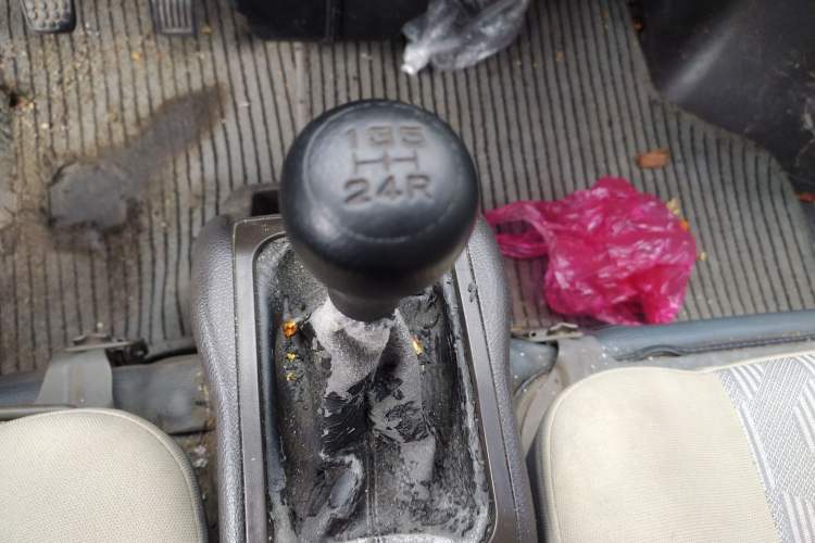 Used Wuling Zhiguang Small Truck 2016 1.2L Single-Row LSI Gear Lever