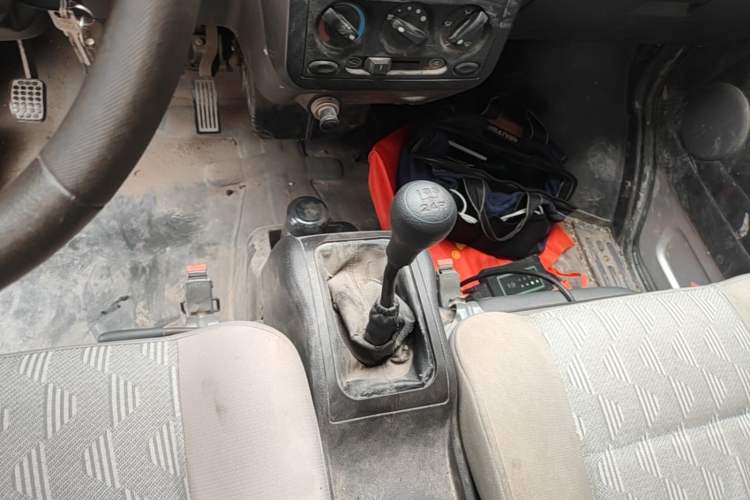 Used Wuling Zhiguang Small Truck 2016 1.2L Single-Row LSI Gear Lever
