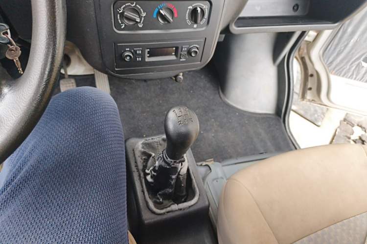 Used Wuling Zhiguang Small Truck 2016 1.2L Single-Row LSI Gear Lever